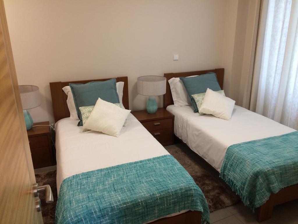 Apartamentos Sousa ฟุงชาล ภายนอก รูปภาพ