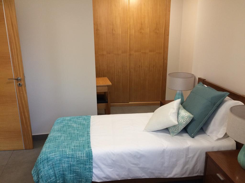 Apartamentos Sousa ฟุงชาล ภายนอก รูปภาพ