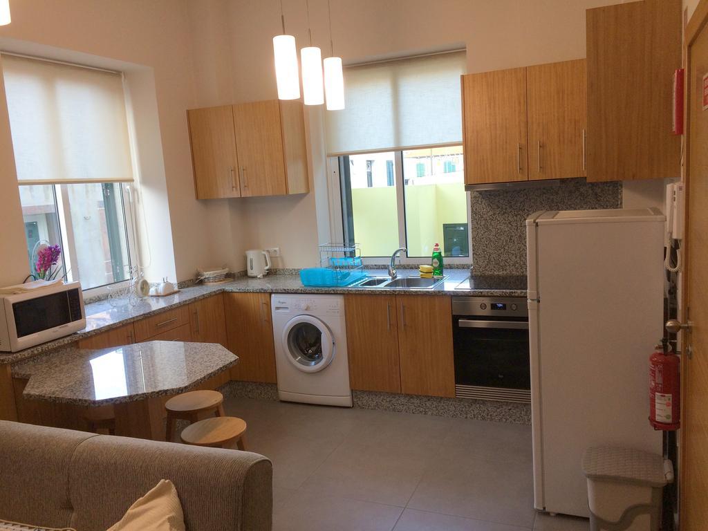 Apartamentos Sousa ฟุงชาล ภายนอก รูปภาพ